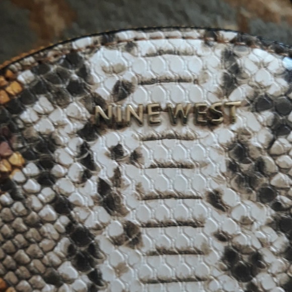 Nine West round crossbody bag - Picture 15 of 16